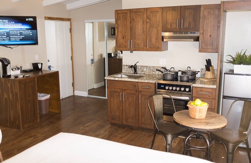 Julian Hotel | Apple Tree Inn