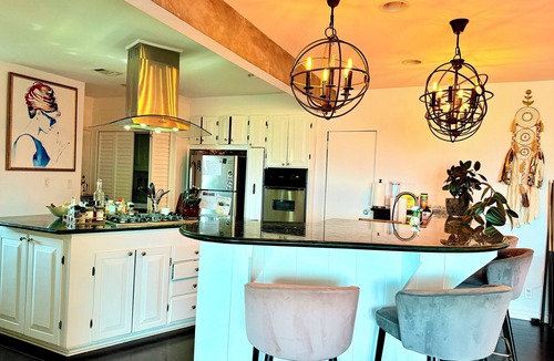 Sherman Oaks House | Artist Retreat: LA Bungalow w/Hot Tub, Pool Table & Piano - Close but Peaceful