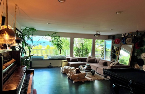 Sherman Oaks House | Artist Retreat: LA Bungalow w/Hot Tub, Pool Table & Piano - Close but Peaceful