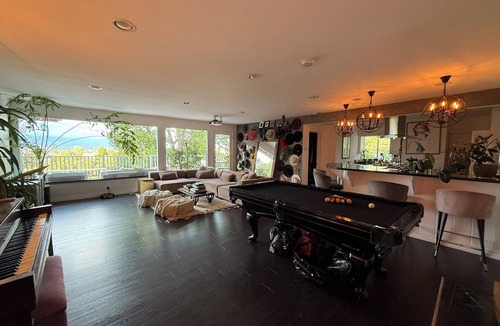 Sherman Oaks House | Artist Retreat: LA Bungalow w/Hot Tub, Pool Table & Piano - Close but Peaceful