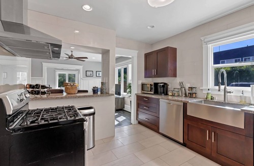 Downtown Long Beach Apartment | Arts District of Long Beach! Walking distance to the beach!