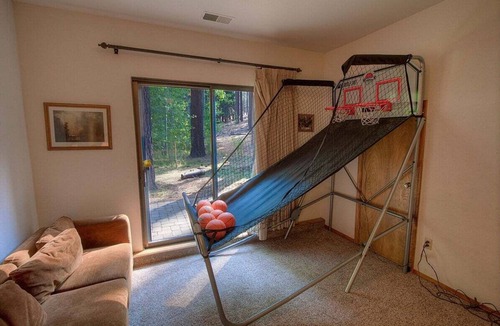 South Lake Tahoe House | Aspen View Lodge | BBQ | 2 Miles from Heavenly Ski