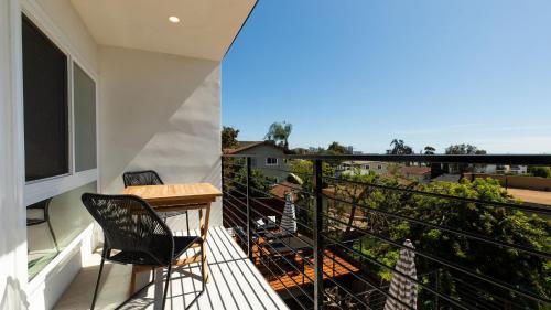 Middletown Apartment | Avalon II by AvantStay Chic Stylish San Diego Condo w Vibrant Interiors