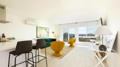 Middletown Apartment | Avalon II by AvantStay Chic Stylish San Diego Condo w Vibrant Interiors
