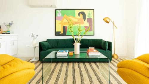 Middletown Apartment | Avalon II by AvantStay Chic Stylish San Diego Condo w Vibrant Interiors