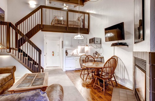 Yosemite West Condo | (B207) Loft Condominiums