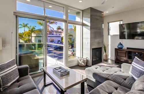 Crown Point House | B5314 Pacific Beach Modern Beach House