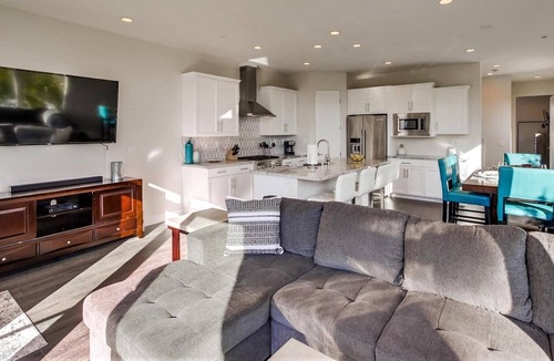 Crown Point House | B5314 Pacific Beach Modern Beach House