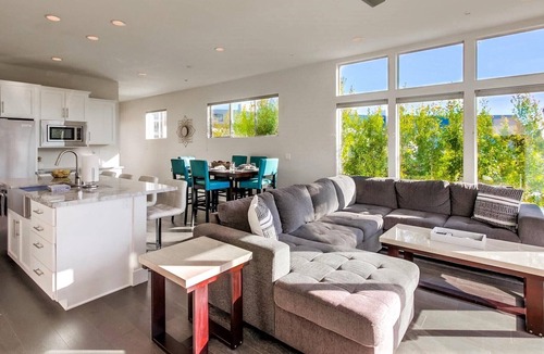 Crown Point House | B5314 Pacific Beach Modern Beach House