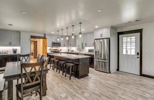Weaverville House | Backyard Oasis w/Hot Tub & Views: Weaverville Gem