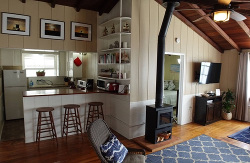 Balboa Island Apartment | Balboa Island Charmer