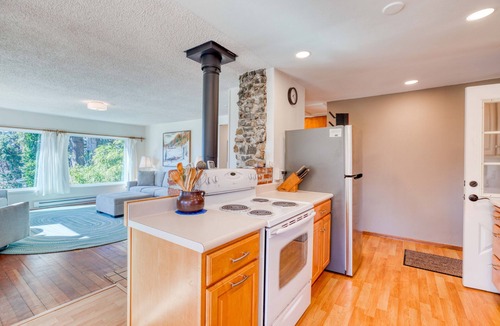 Neahkahnie Beach House | Bamboo House! Cozy Ocean View Home in Manzanita with Large Deck and Fire Pit!