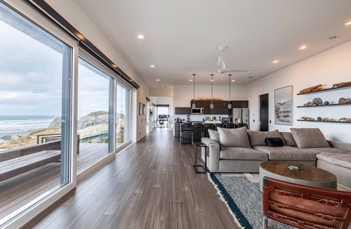 Bandon House | Bandon Beach - Ocean View, Hot Tub & Beach Access