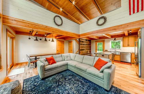 Neahkahnie Beach House | Barnhaus - Beautiful home on quiet cul-du-sac short distance from the beach