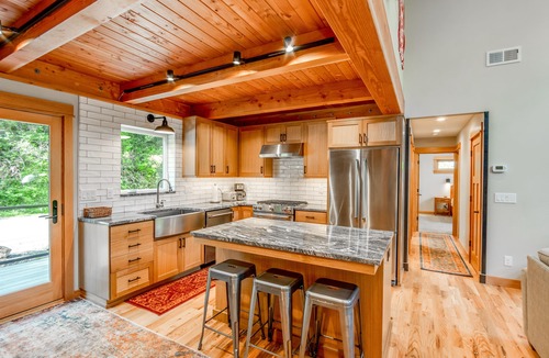 Neahkahnie Beach House | Barnhaus - Beautiful home on quiet cul-du-sac short distance from the beach