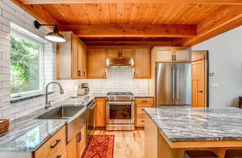 Neahkahnie Beach House | Barnhaus - Beautiful home on quiet cul-du-sac short distance from the beach