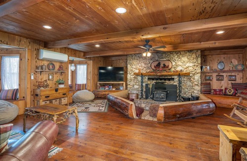 Wishon Cabin | Bass Lake's FunkyButt Cabin - Pet Friendly w/ Hot Tub, firepit, and more!