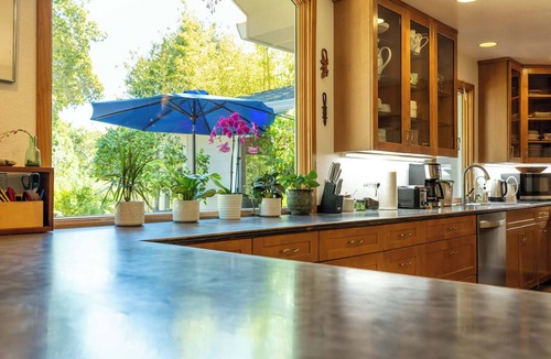Rheem Valley Manor House | Bay Area Garden Retreat