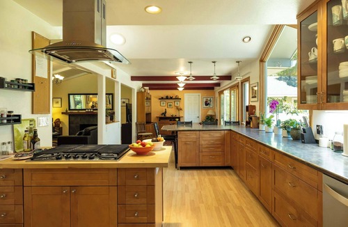 Rheem Valley Manor House | Bay Area Garden Retreat