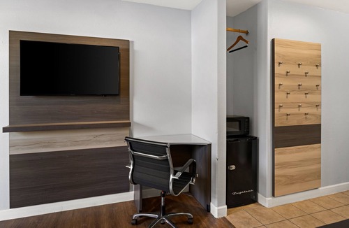 Oakland Hotel | Bay Breeze Inn