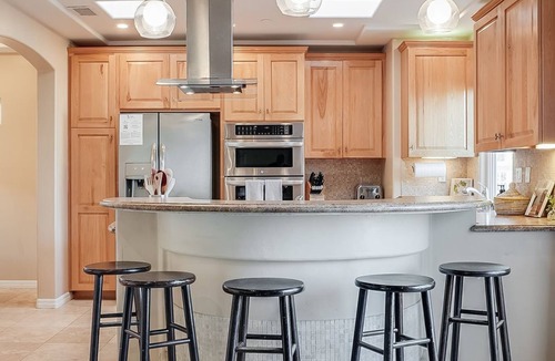 South Mission Beach House | Beach Dream - Steps to the boardwalk & beach with AC, WiFi, deck, prime location!