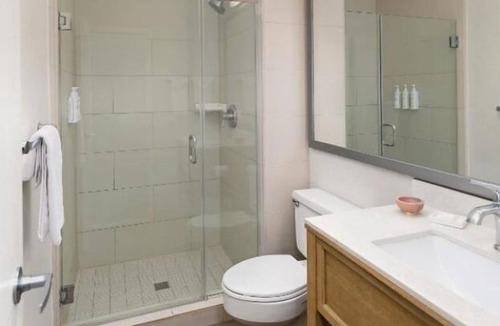Mission Beach Hotel | Beach Getaway Near SeaWorld, Pacific Beach and Crystal Pier! Onsite Pool!