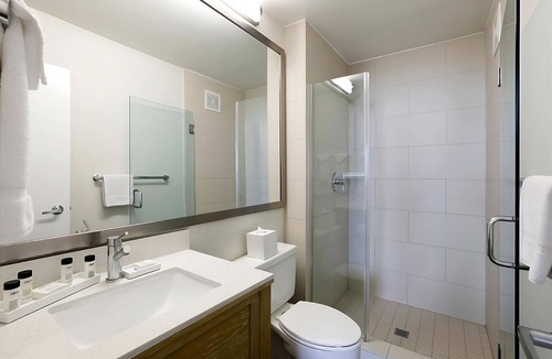 Mission Beach Hotel | Beach Getaway Near SeaWorld, Pacific Beach and Crystal Pier! Onsite Pool!