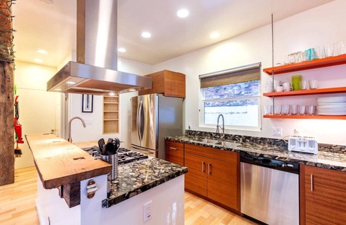 Marina Peninsula House | Beach House 1 block to Venice w/Rooftop & Parking