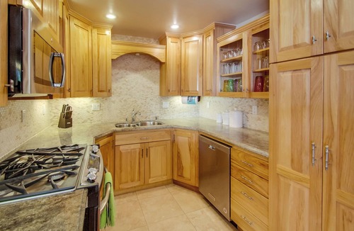 South Mission Beach House | Beach Perfection - Private Patio, AC, Dog Friendly, Steps to Beach