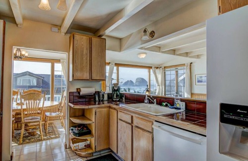Oceanside House | Beach Treasure- Ocean view~ Oceanside