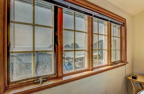 Oceanside House | Beach Treasure- Ocean view~ Oceanside