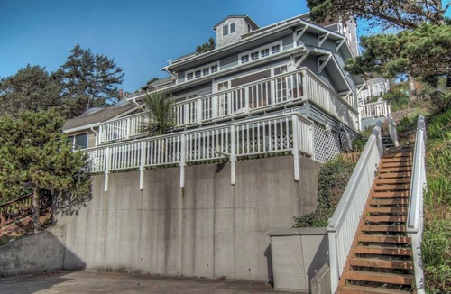 Oceanside House | Beach Treasure- Ocean view~ Oceanside