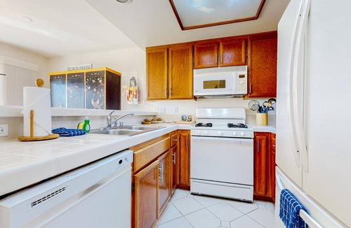 Townsite Condo | Beachfront Condo at the Sea - 30 Night Minimum