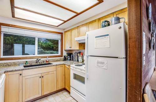 Oceanside Cottage | Beachfront Dog-Friendly Cottage with Private Hot Tub, Fireplace & Ocean Views