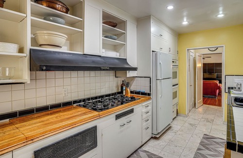 Alamitos Beach Condo | Beachfront Living in Long Beach: 2,500 Sq Ft Condo