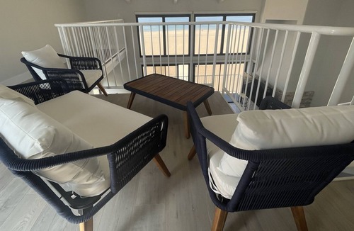 The Jungle Condo | Beachfront Oasis! On the beach just minutes from LAX