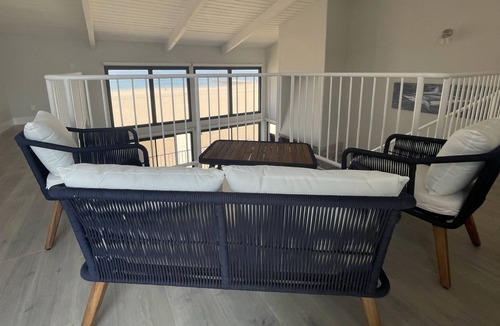 The Jungle Condo | Beachfront Oasis! On the beach just minutes from LAX