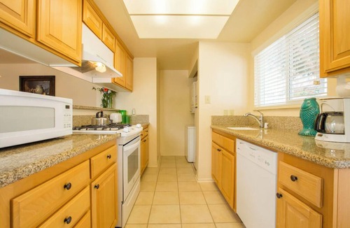 Oxnard Shores Hotel | Beachfront Stay | 4 Relaxing Units w/Kitchen & Free Parking