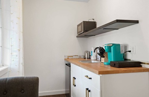 Sharp Park Apartment | Beachy 1BR Escape w/Sofa Bed | Golf Nearby