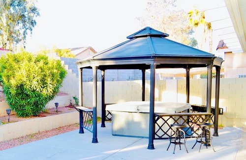 Whitney Ranch House | Beachy themed Home with Hot Tub & Fire Table