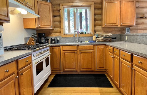 Bear Valley Cabin | Beautiful Bear Valley Real Log Cabin - 2 Big Balconies - Outdoor/Indoor Dining