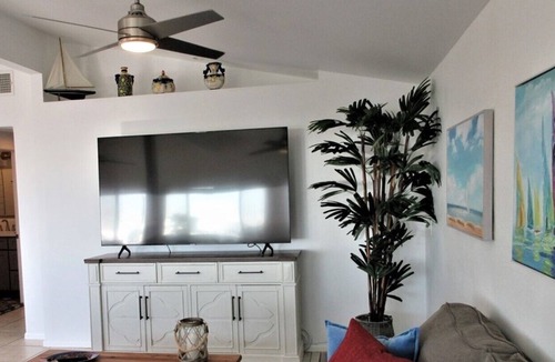 San Clemente House | Beautiful & cozy ocean front beach cottage