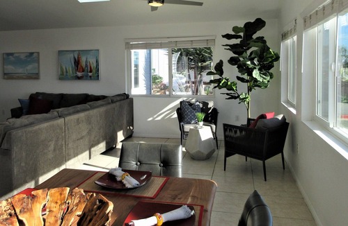 San Clemente House | Beautiful & cozy ocean front beach cottage