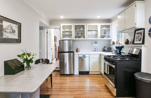 Pacific Heights Apartment | Beautiful luxury one-bedroom garden apartment