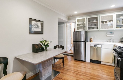 Pacific Heights Apartment | Beautiful luxury one-bedroom garden apartment