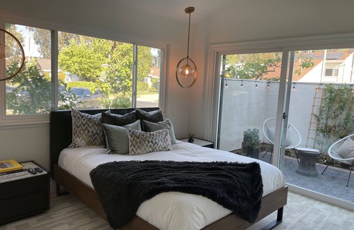Lake Forest House | Beautiful Mid Centry light and bright remodeled home !