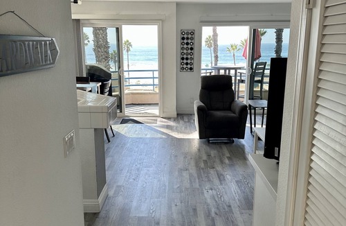 Townsite Condo | Beautiful Panoramic Ocean + Pier Views. Steps From The Beach