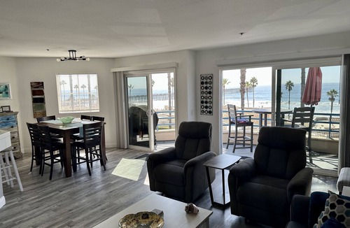 Townsite Condo | Beautiful Panoramic Ocean + Pier Views. Steps From The Beach