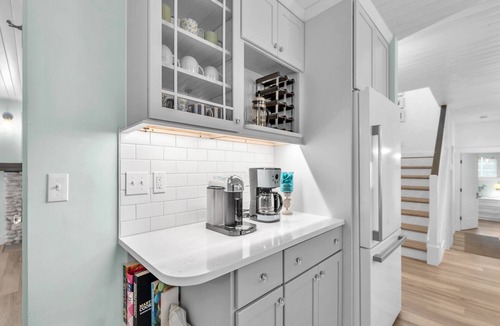 Seaside House | Beautiful Renovated Beach Home with Easy Beach Access and a Bonus Cottage