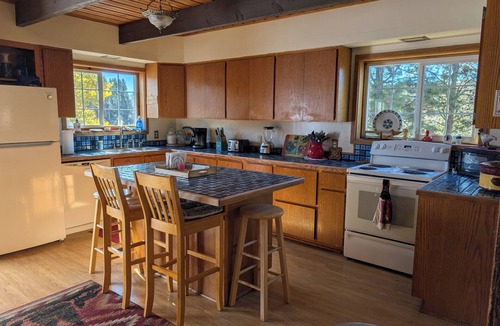 Chiloquin House | Beautiful rustic lodge on Williamson River. Only 30 miles to Crater Lake!